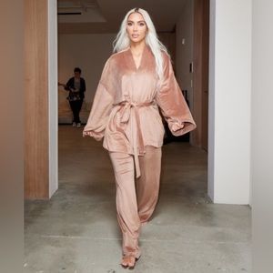 SKIMS Velour Wrap Sleep Set - SIENNA